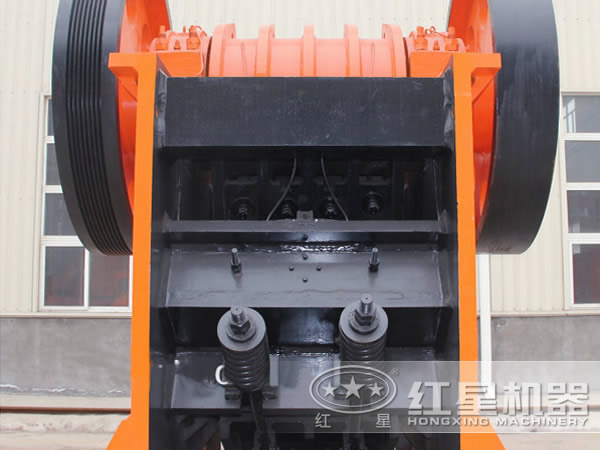 顎式破碎機(jī)背面圖片